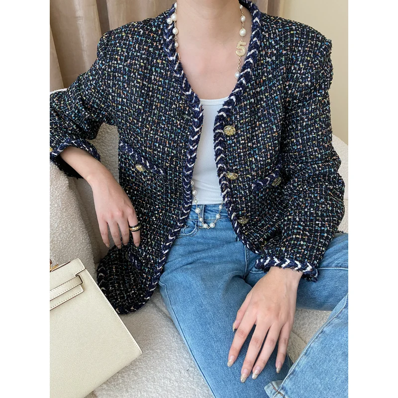 Рисунок 4 - Женское твидовое пальто с круглым вырезом