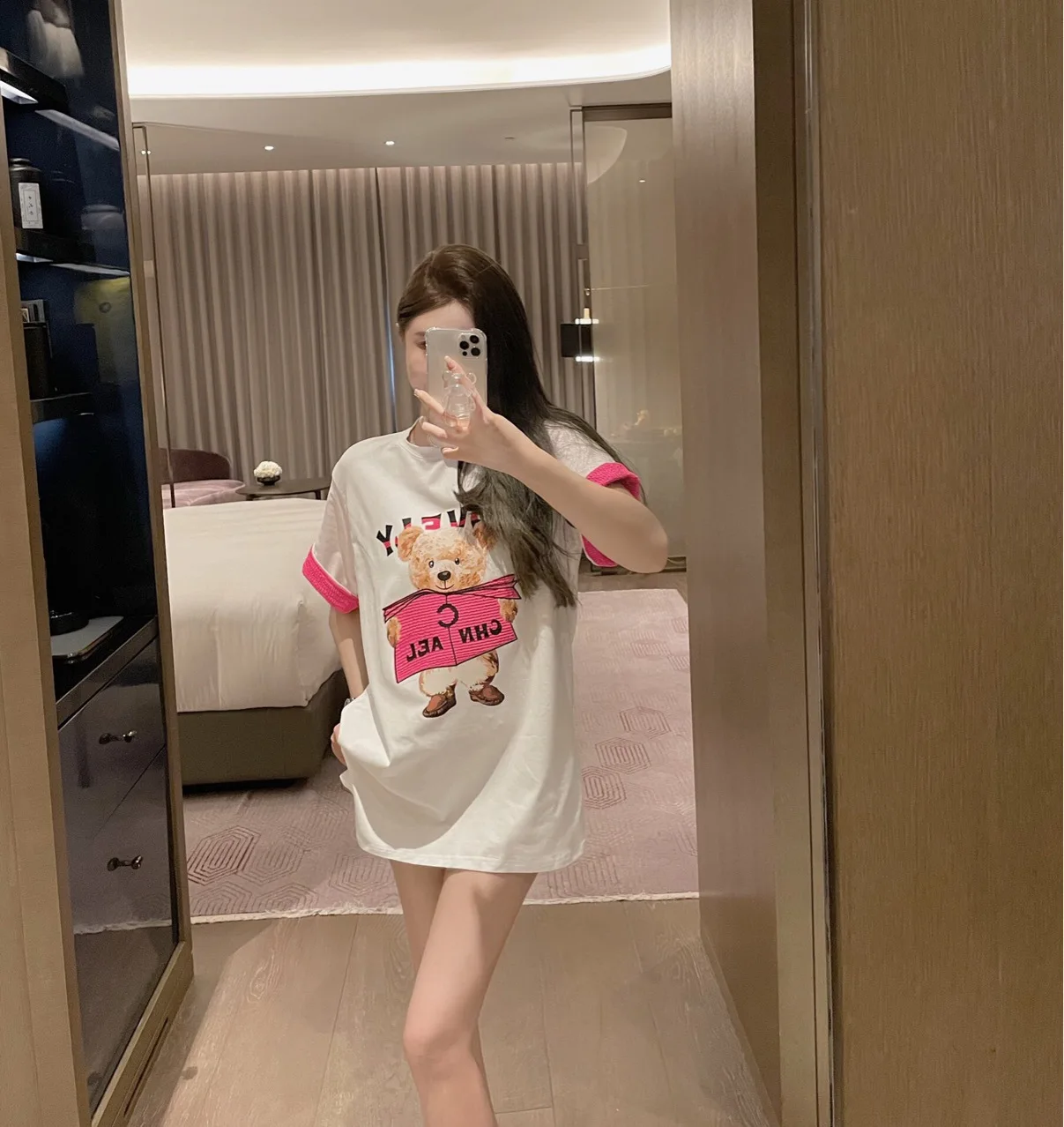 

22 Spring And Summer New Korean Style Popular Young Female Bear Contrast Color Sleeve Loose Large Version Short Sleeve T-shirt