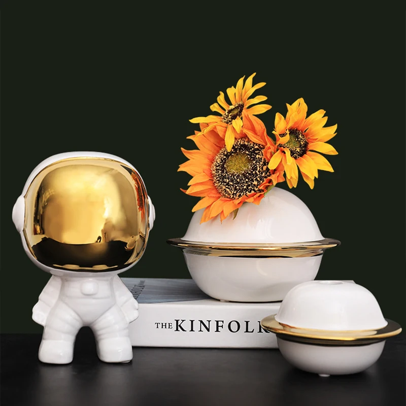 

Cute Astronaut Wine Cabinet Decorations Ornaments Creative Ceramic Vase Birthday Gift Modern Living Room Home Desktop Decoration
