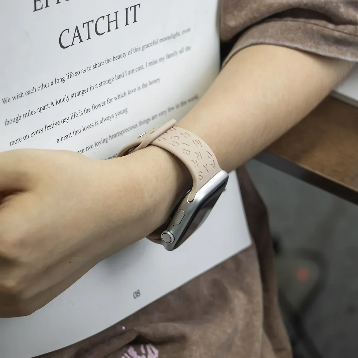 Браслет с буквами для Apple Watch