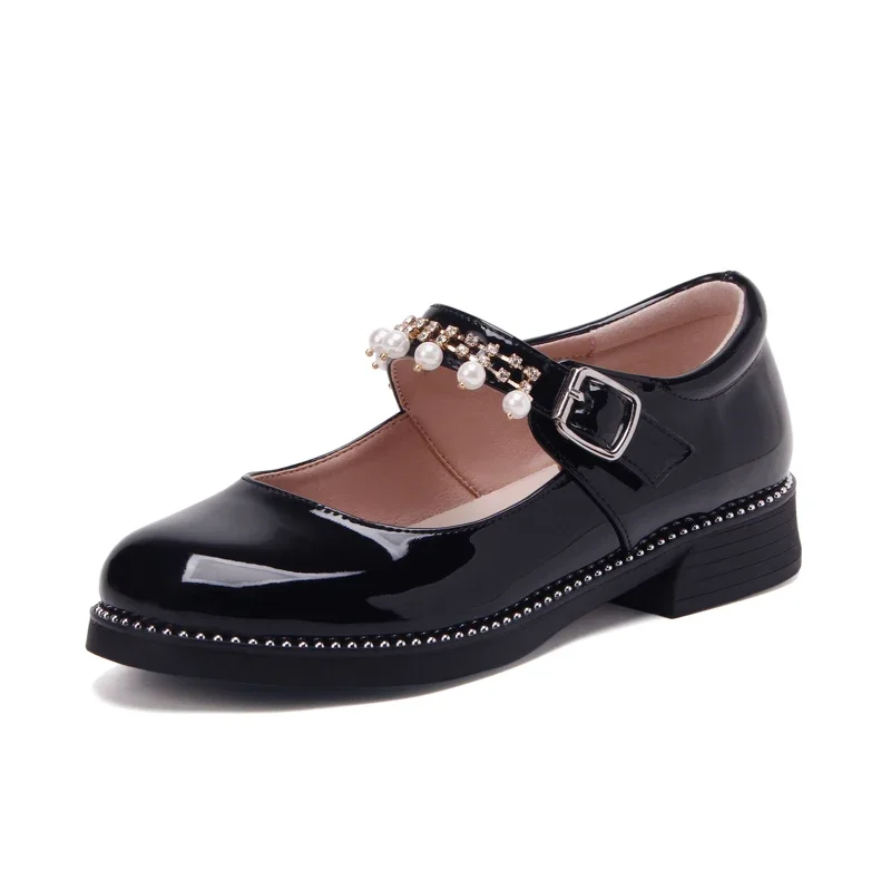 Туфли-лодочки женские из лакированной кожи на низком каблуке