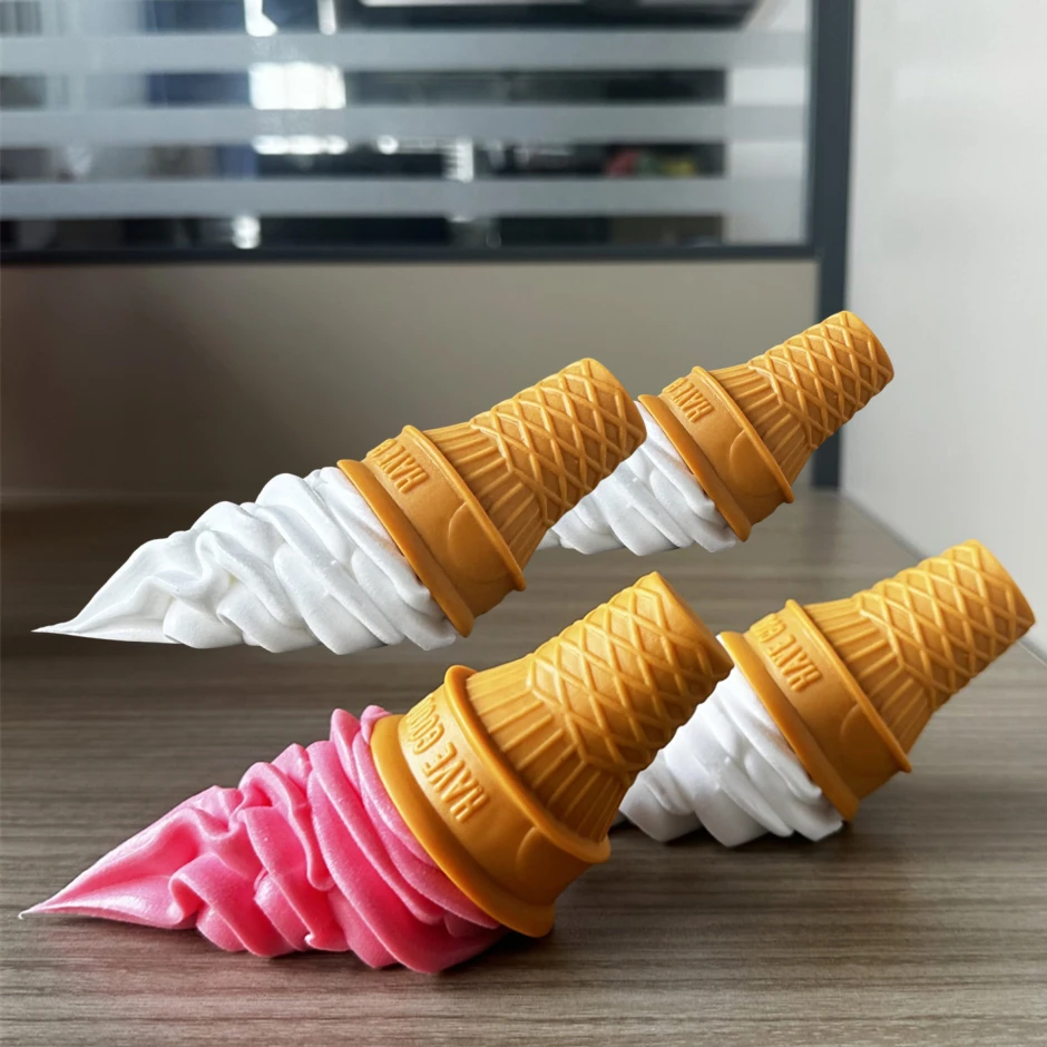 Забавные падающие мороженое в форме расплавленного мягкого подарка совок