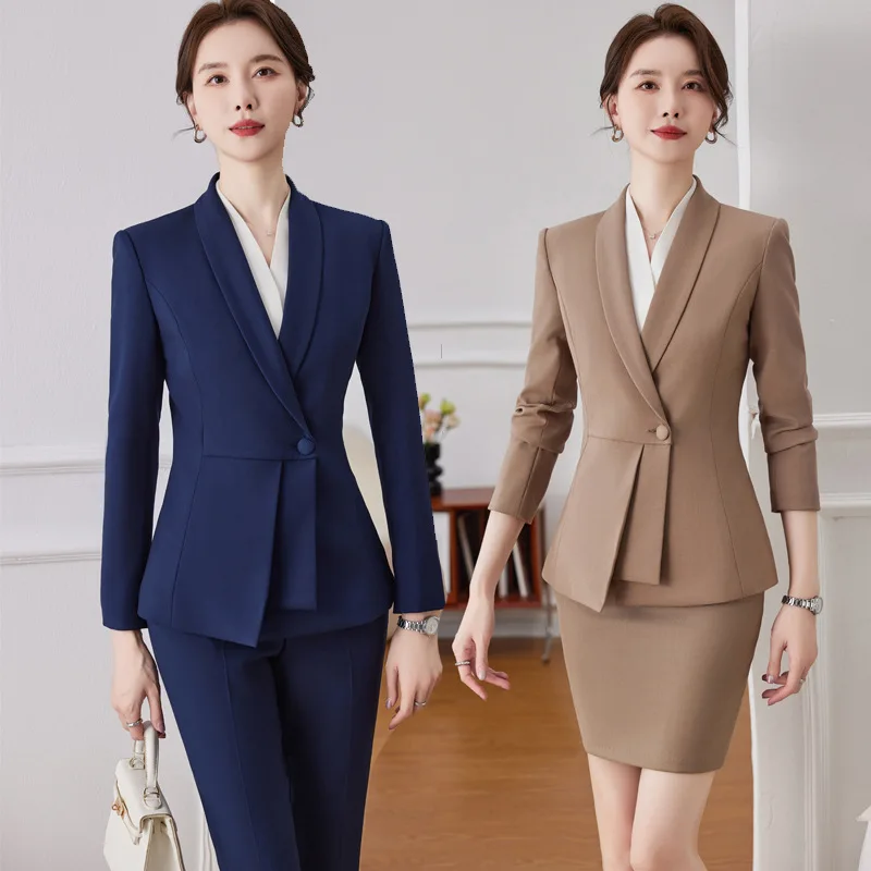 Женский костюм темно-синего цвета на весну и осень ювелирный магазин