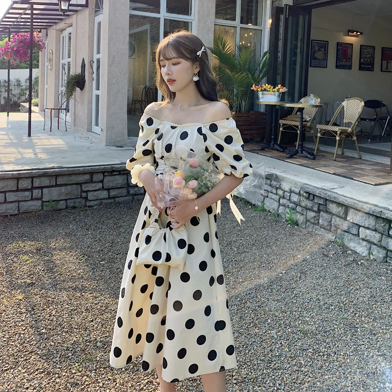 Рисунок 6 - Женское облегающее платье в горошек