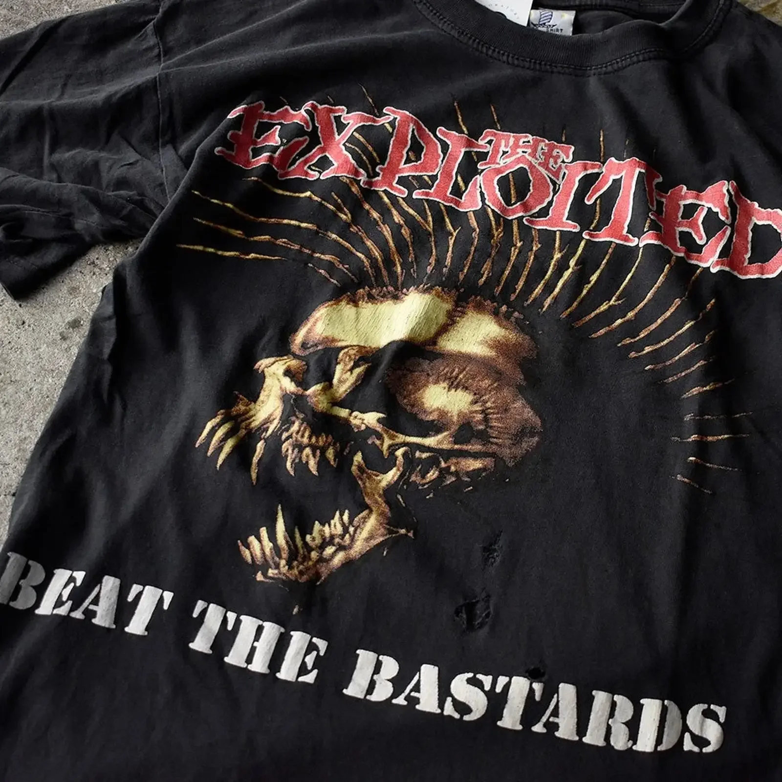 Фото Футболка The Exploited Band Beat Bastards Albums в ретро-стиле, черная, NH27176, винтажная, с эффектом потертости, дышащая, с графическим принтом, унисекс. №1