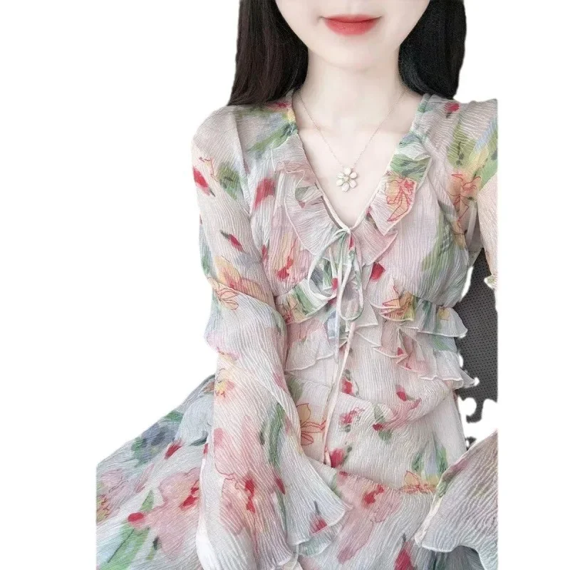 Шифоновое платье с v-образным вырезом во французском стиле и длинными рукавами