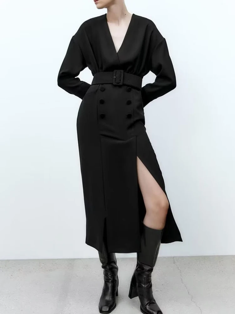 

Женское платье средней длины с поясом, длинным рукавом и V-образным вырезом