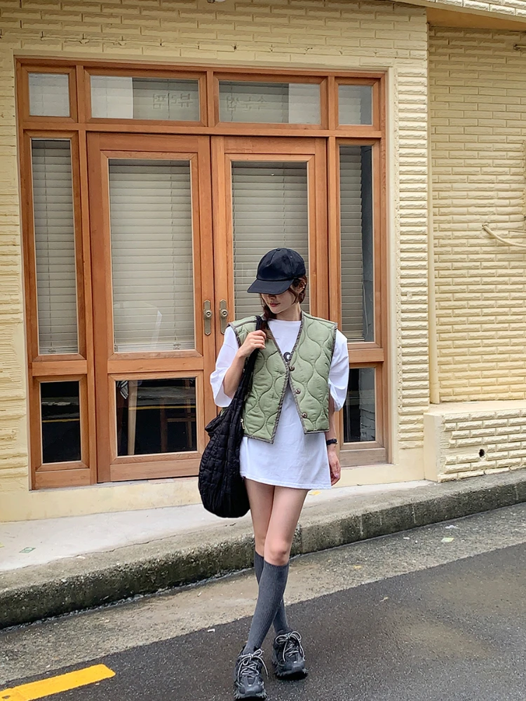 Винтажный жилет в французском стиле с V-образным вырезом и волнистым тиснением