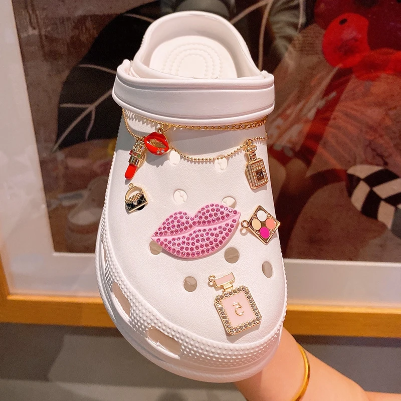 Vintage Fashion Croc Charms Designer Trend Quality Lipstick Pearl Pattern Elegant Women'S Summer Clroc Accessories