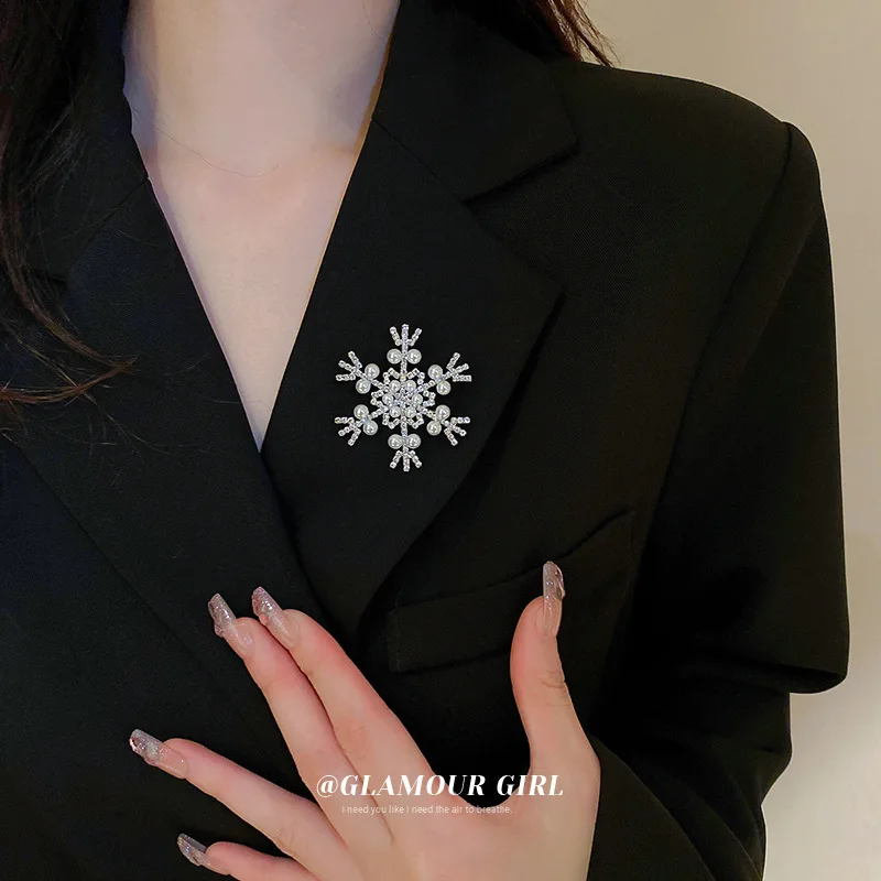 

Winter New Lady Fashion Brooch Sparkling Crystal Rhinestones Large Snowflake Brooch Pins Jewelry Brooches Women Christmas Gifts