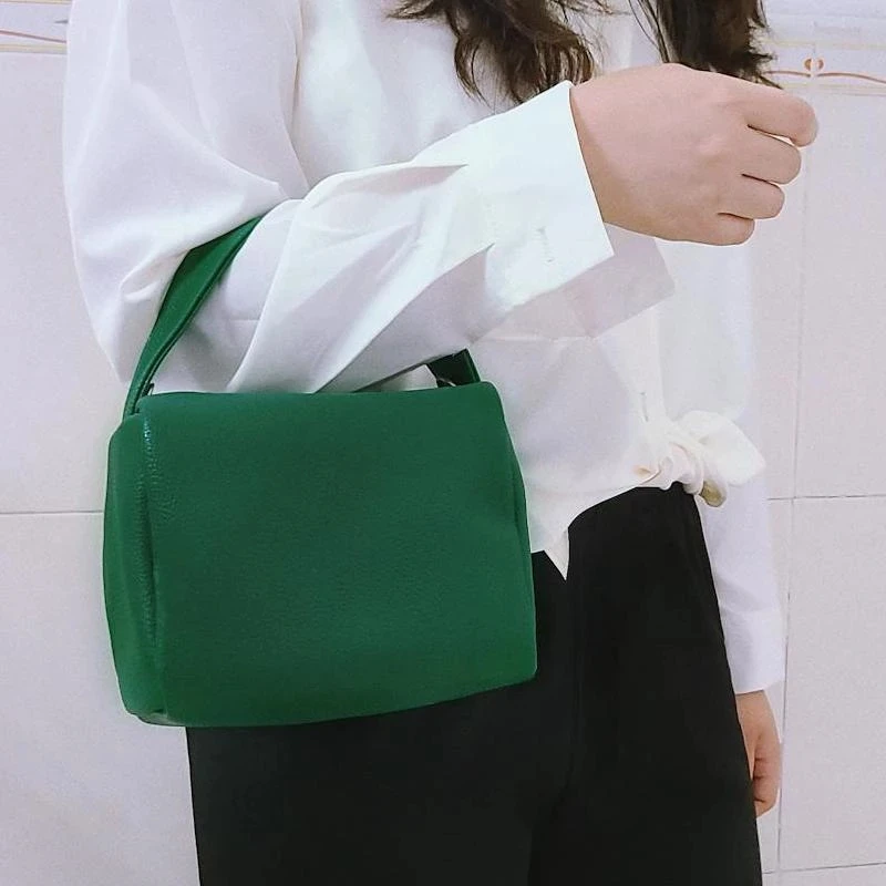 

Новая высококачественная дизайнерская мини-сумка из искусственной кожи для женщин 2022 Женская дорожная сумка через плечо маленькие кошельк...