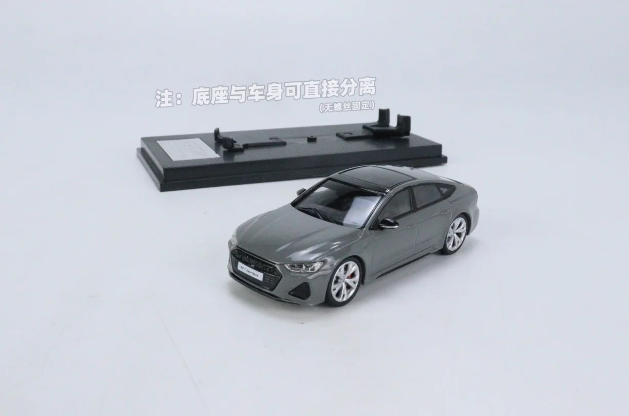 Фото Металлическая модель автомобиля Audi RS7 C8 в масштабе 1:64 от Kengfai №2
