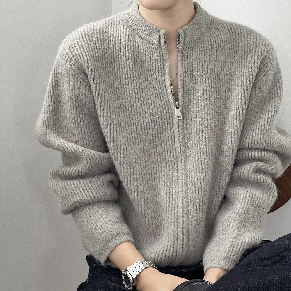 Женский осенний кардиган на молнии с круглым вырезом