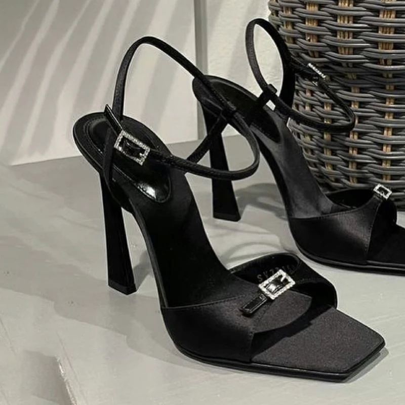 

Женские летние туфли на высоком квадратном каблуке, новинка 2023, черные атласные туфли на шпильке.