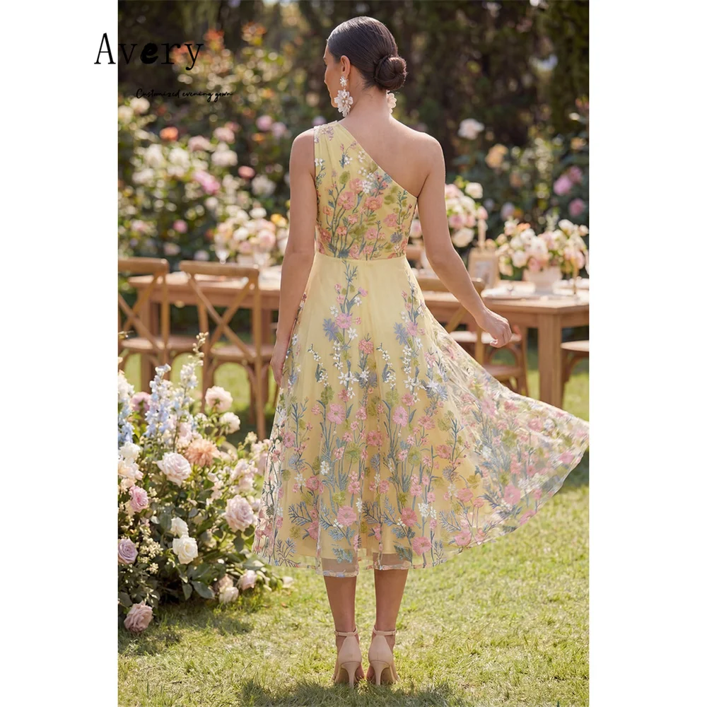 Фото Элегантные вечерние платья Avery Custom A-Line с одним открытым плечом и цветочным декором, модель 2026 года, для выпускного вечера и роскошных гала-вечеров №2