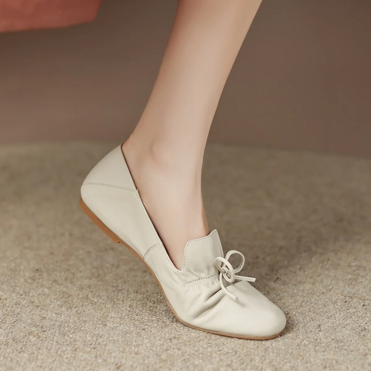 

Driving Flats Women Basic Moccasins Big Size 40Casual Loafers Women Slip-On Flats Real Leather Ladies White Mules Pleated Daily