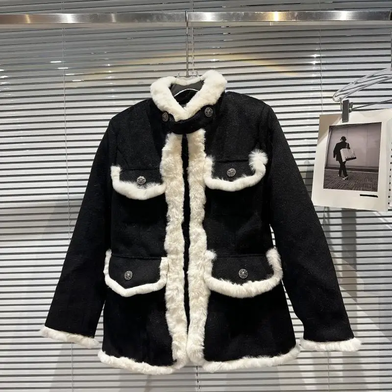 Network Celebrity 2023 Winter New Four Pocket Rabbit Fur Edge Black and White Contrast Edge Cotton Wool Jacket Winter Coat Women