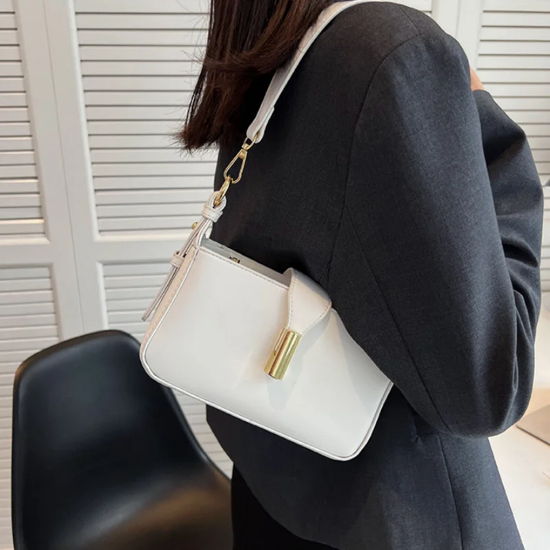 Women's Retro Luxury Solid Color Small Shoulder Bag for Femele Travel Free Shipping сумка женская Fashion Trend Underarm Handbag