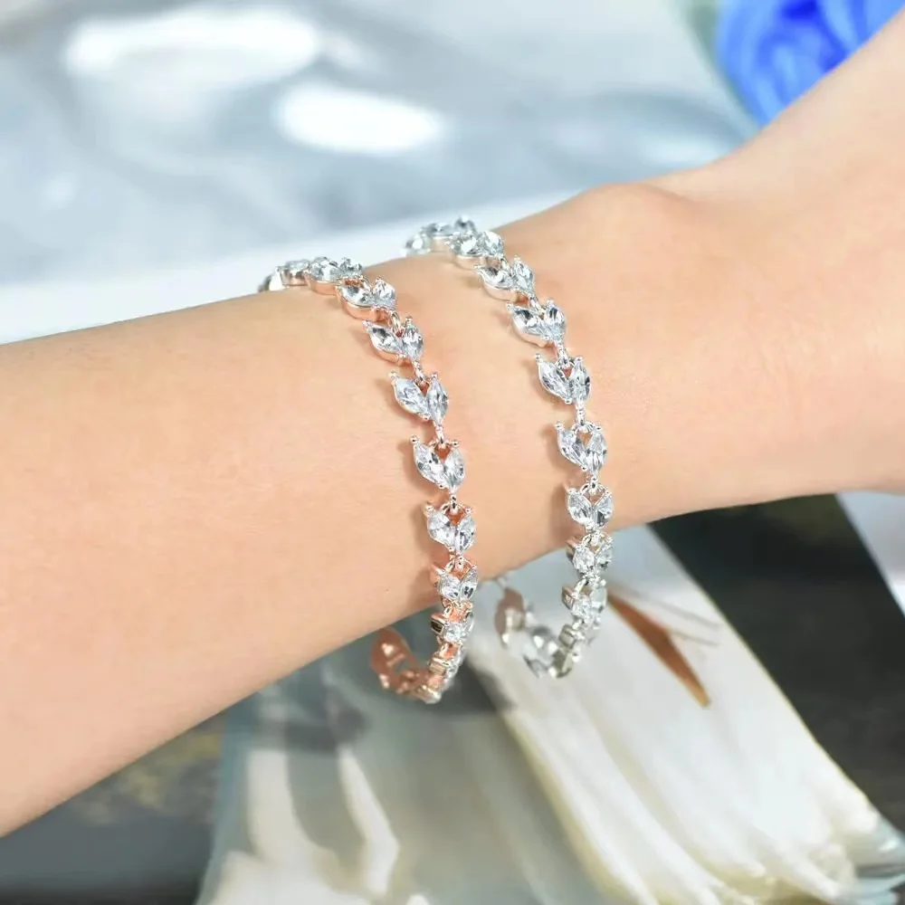 

2023 New Fashion Unique Design Elegant Retro Zircon Leaf Bracelet Women's Jewelry Wedding Party Premium Gift Wholesale
