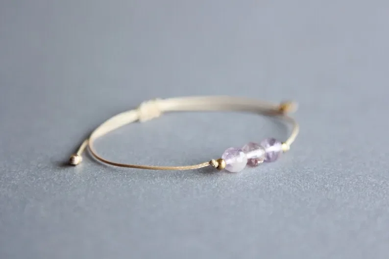 Женский браслет из драгоценных камней