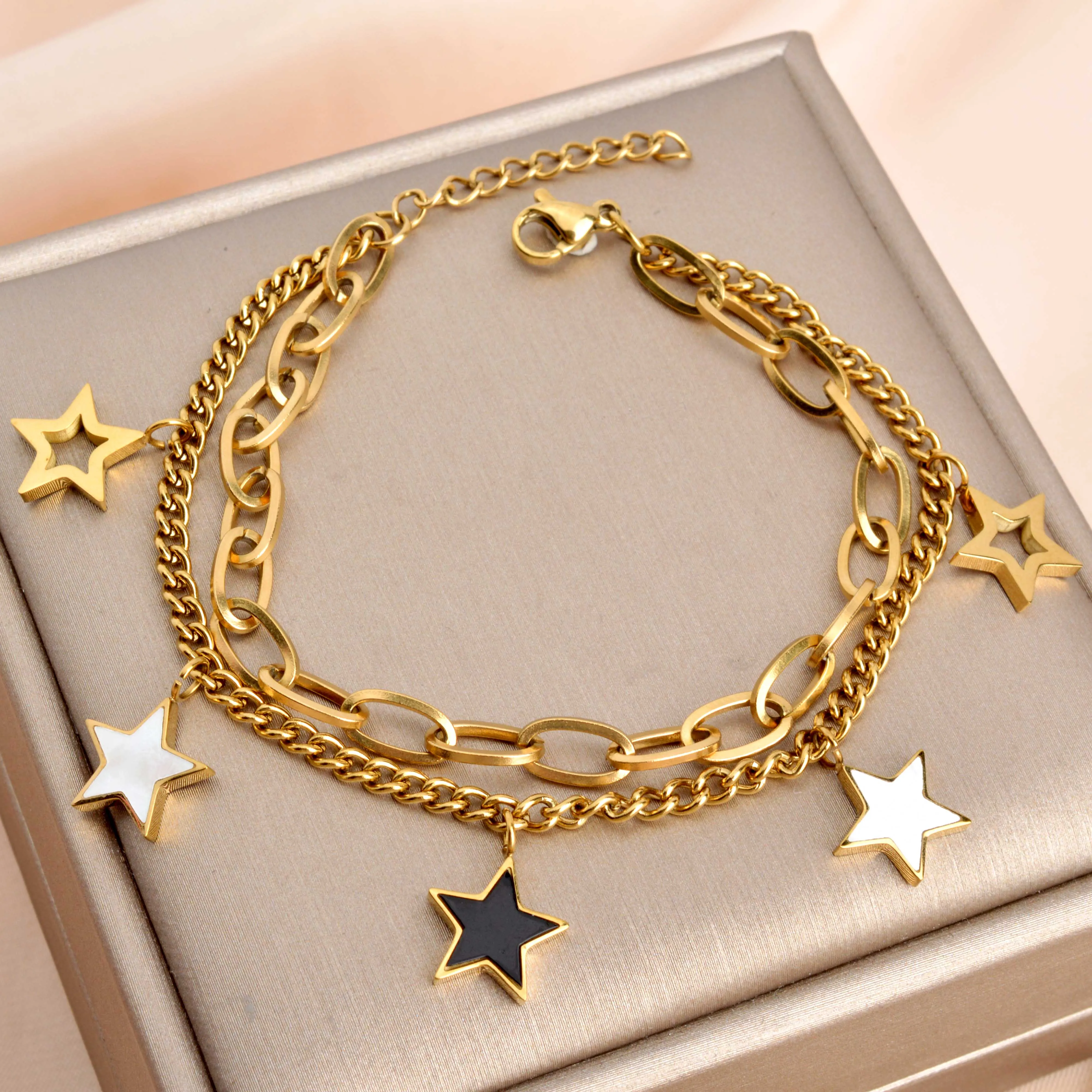 

Женский двухслойный браслет с подвеской-звездами