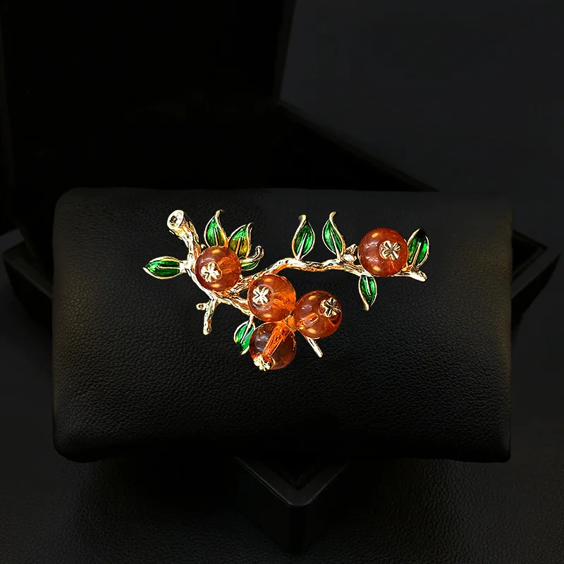 

Luxury Red Persimmon Brooch High-End Women Suit Neckline Accessories Coat Fruit Pin Decoration Trendy Corsage Jewelry Gifts 518