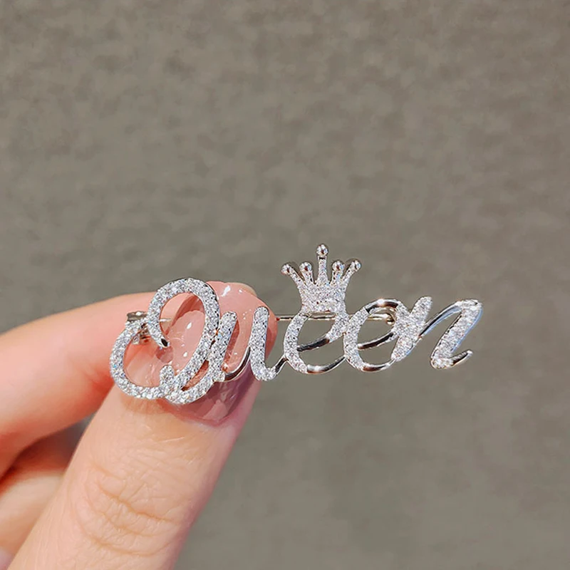 Queen Letter Brooch Women Men King Love Rhinestones Crystal English Alphabet Metal Pins Cute Jewelry Accessories Christmas Gift