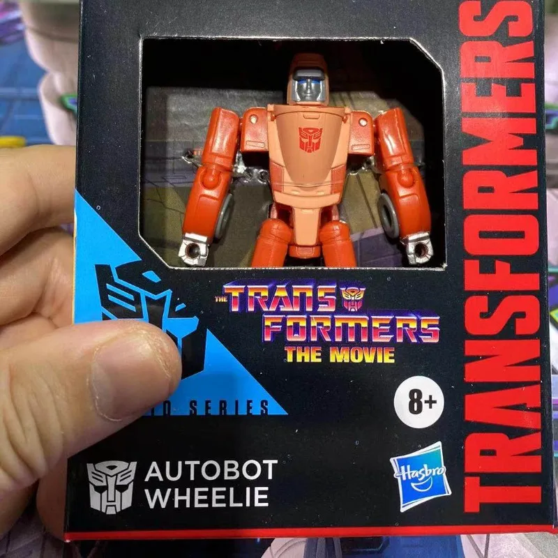 В наличии: Коллекционная модель Hasbro Transformers SS86 Core Class Wheelie Autobot Car 3C, официальная экшн-фигурка (art.: 3920daaaa4e19) - 3920daaaa4e19