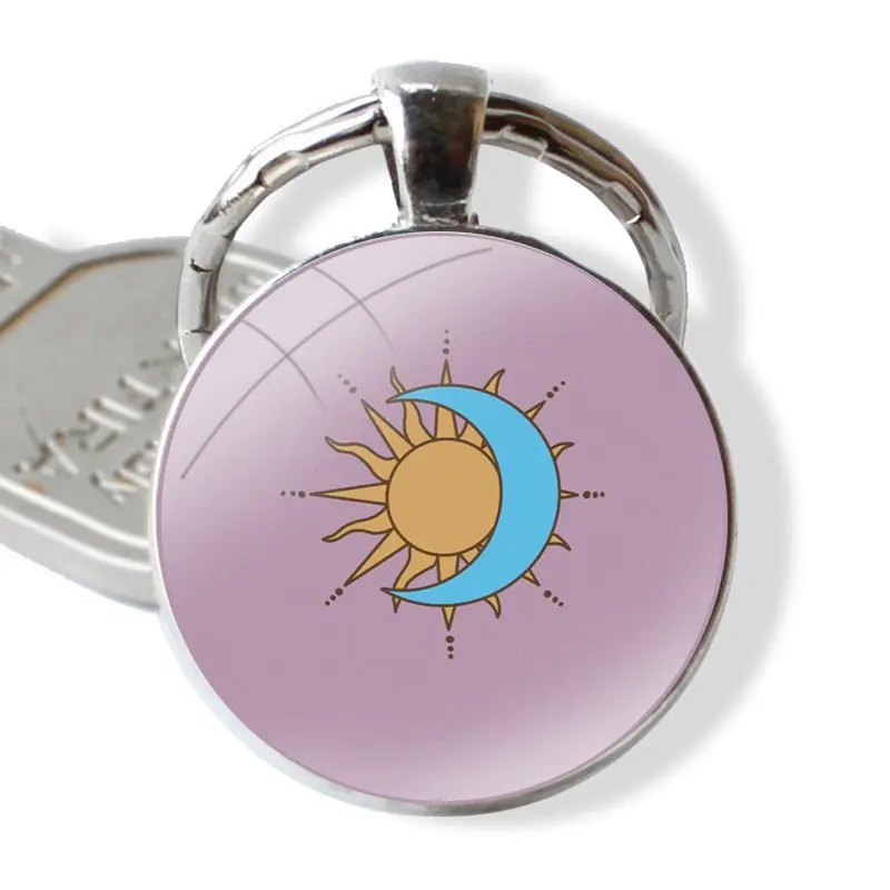 Цепочка для ключей с подвеской в виде Солнца и Луны