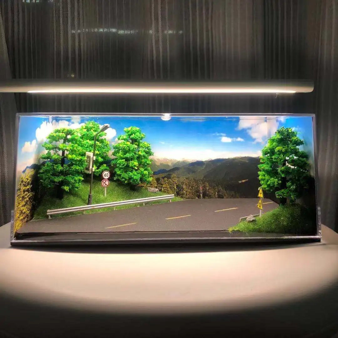 

Модель автомобиля, гаража, лес, дороги в летнем фоне