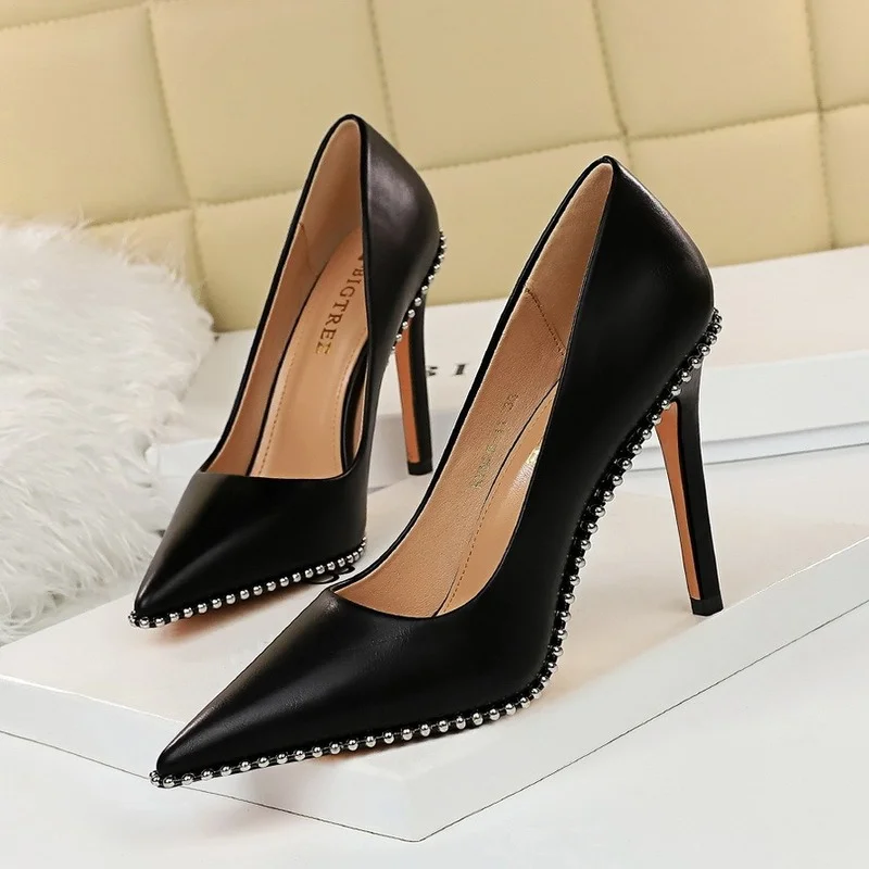 

European and American Fashion Sexy Nightclubs Thinner High Heels Women's Shoes Stiletto Heel Shallow Mouth Pointed Rivets Pumps