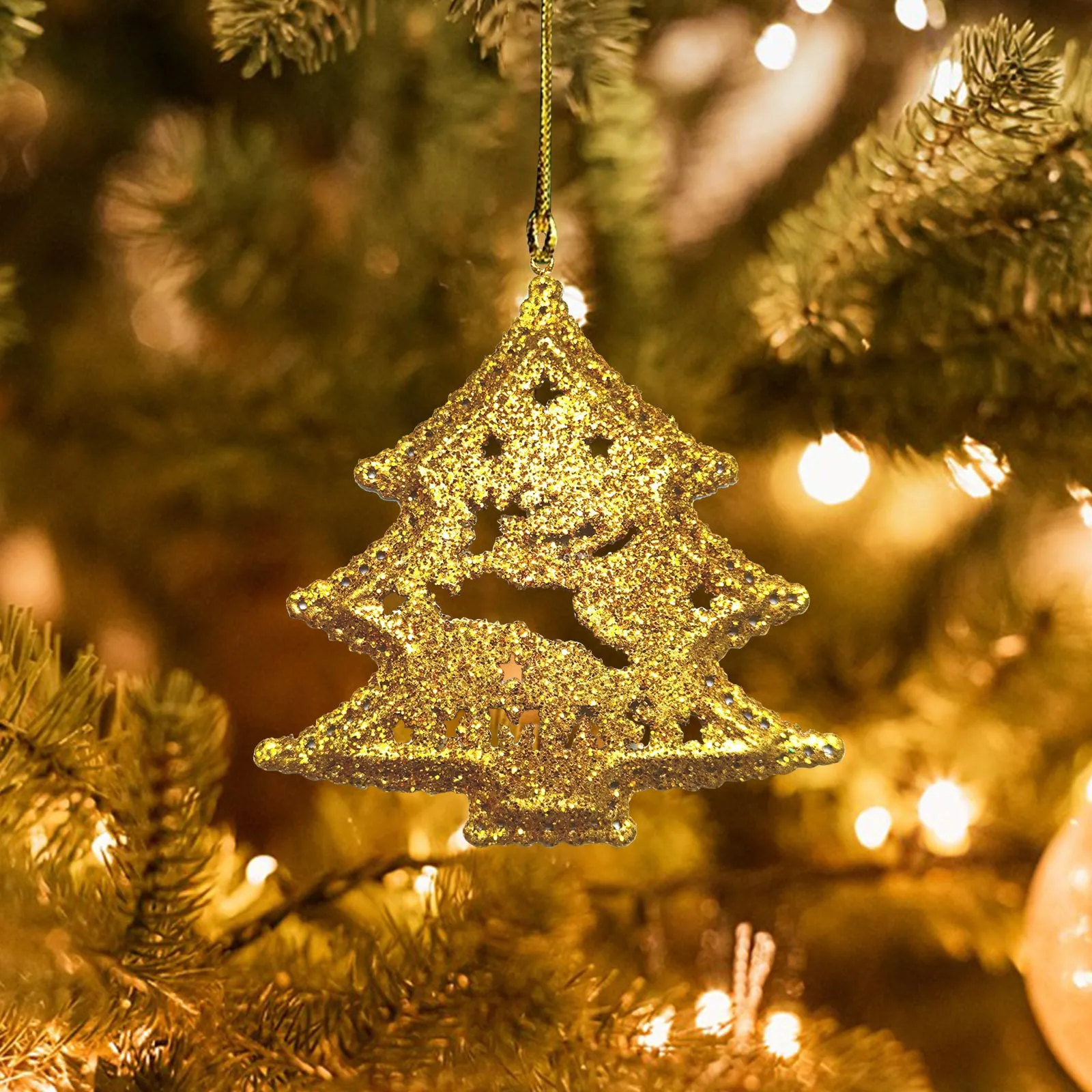 Модное украшение елки в пастельных тонах. Елка в эко стиле. Елка с белыми игрушками. Елка наряженная цветовая гамма. Елочка 2024 украшение.