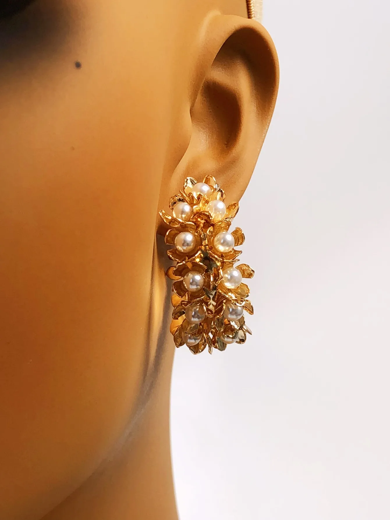 

Vintage Style Geometric C-shaped Pearl Earrings with Pearl Flower for Women