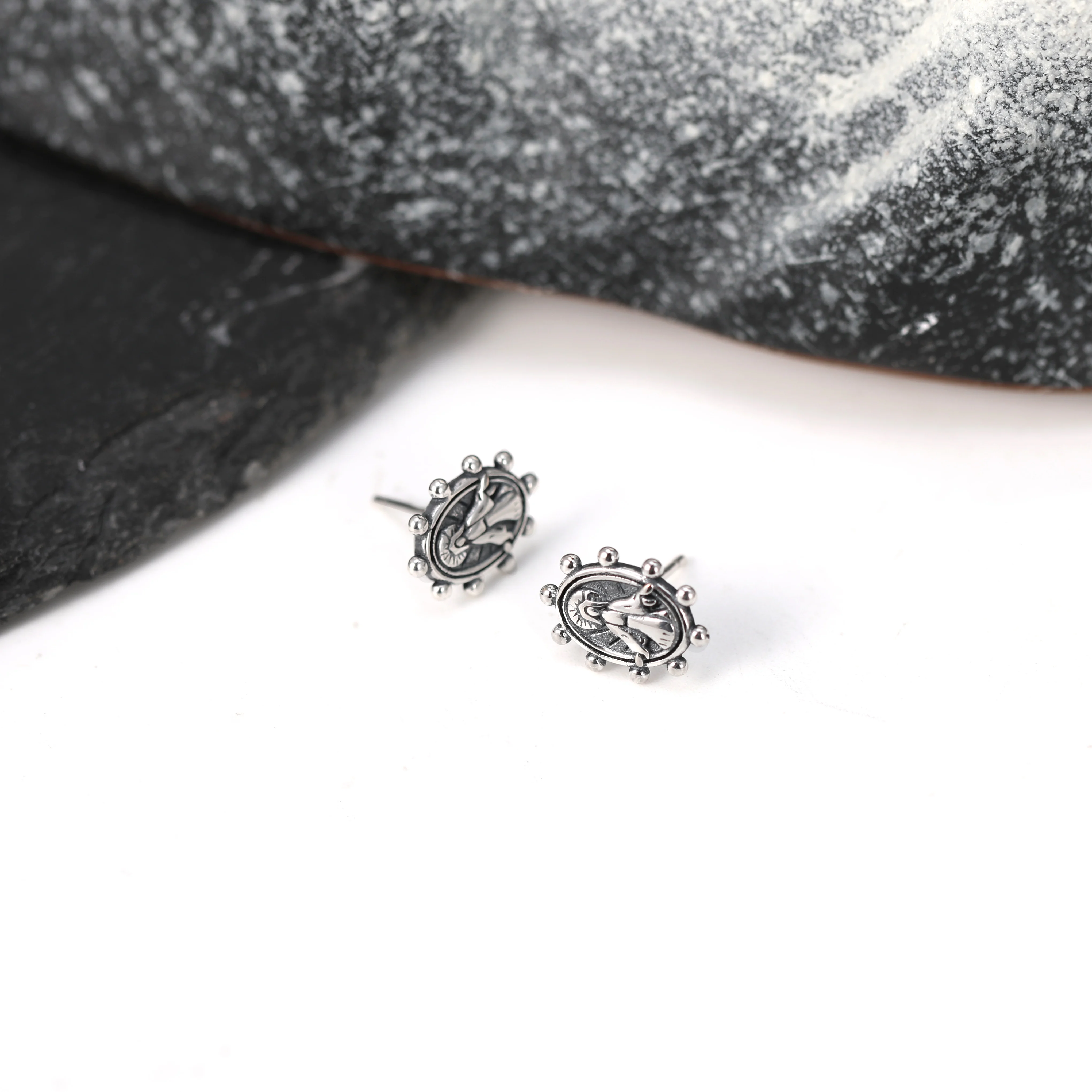 Фото Серьги-гвоздики из стерлингового серебра ED030 S925 James Avery Virgin Mary №3