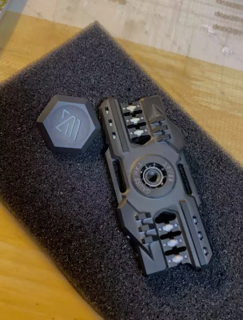 

Second-hand product EDC SC LaoWu fingertip gyroscope