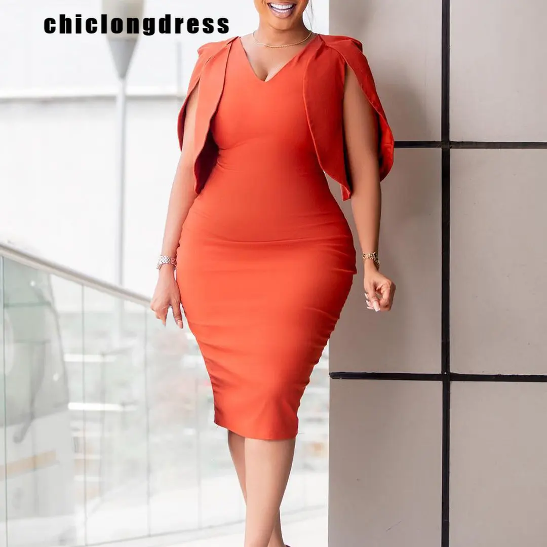 

Женское платье-карандаш с круглым вырезом и разрезом