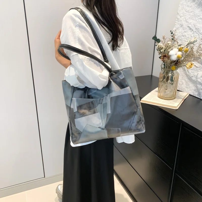 Вместительная сумка для женщин новинка 2024 модная и красивая летняя простая