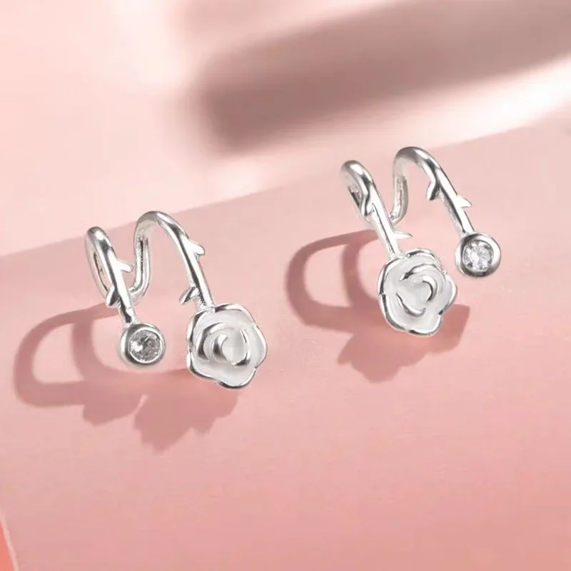 

Серьги-гвоздики женские из серебра 925 пробы с фианитами