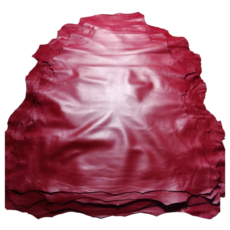 Красная овчина толщиной 0 8 мм. Кожа первого слоя. Натуральная кожаная ткань.