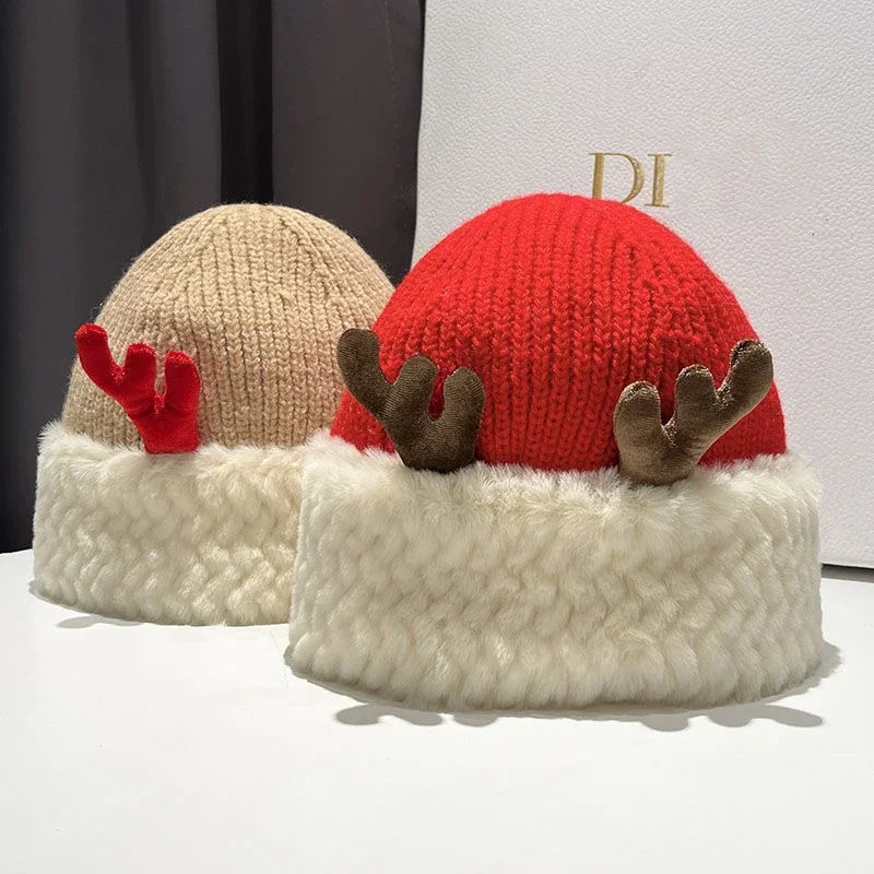 Рисунок 2 - Шерстяная шапка с рогами рождественского оленя