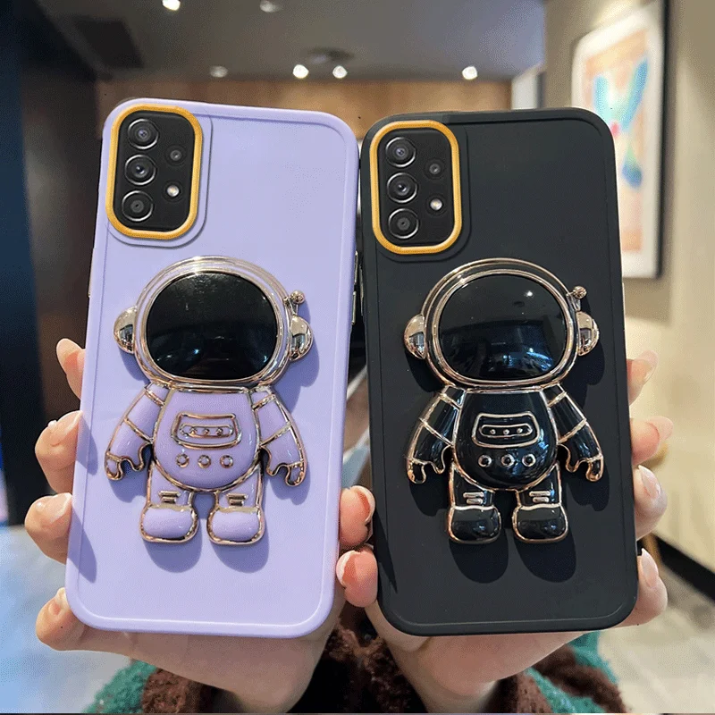 

Luxury Astronaut Holder Phone Case For Samsung Galaxy A13 A23 A33 A53 A73 A32 A52 A52S A12 A22 S23 S22 lint Bumper Back Cover