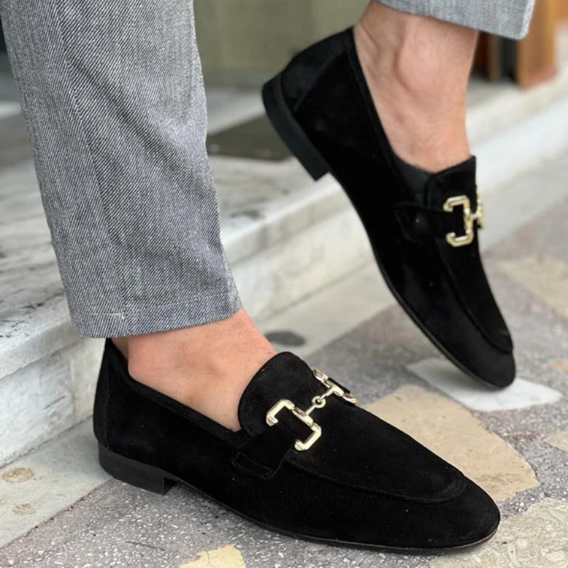 

2023 New Men Loafers Solid Color Faux Suede Square Toe Low Heel Metal Buckle Fashion Business Casual Wedding Daily Dress Shoes
