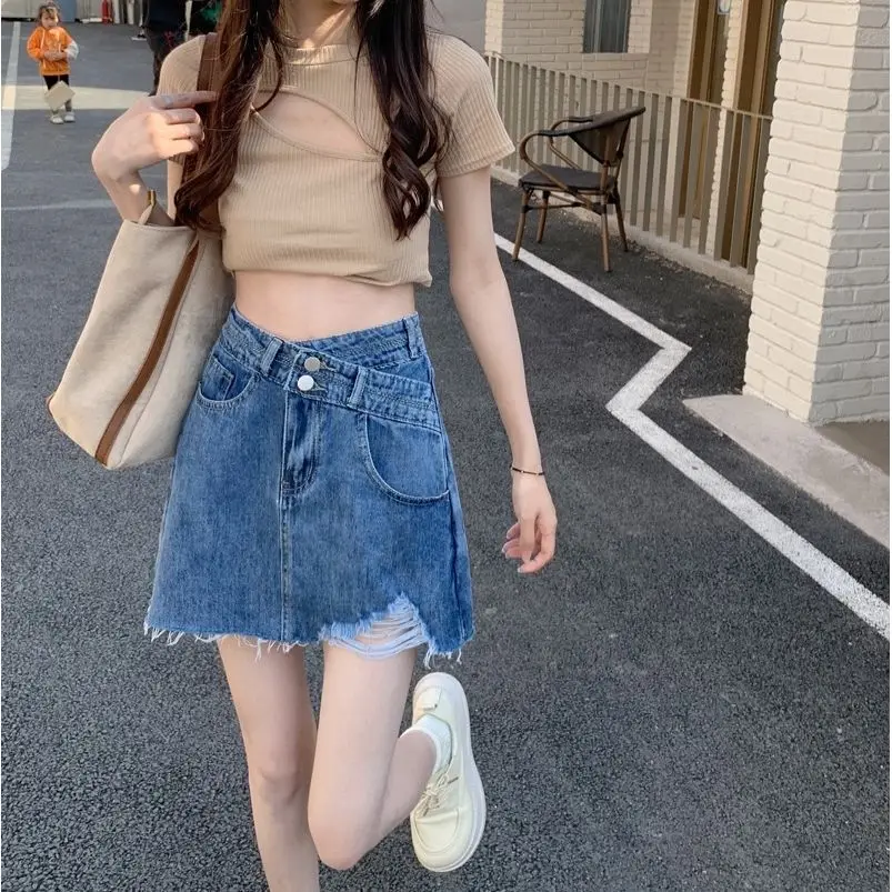 

2023 New Women Denim Mini Skirt High Waist Buttons Blue Jeans Skirts Fashion Summer Streetwear Ripped Holes Hem Skirts Q351