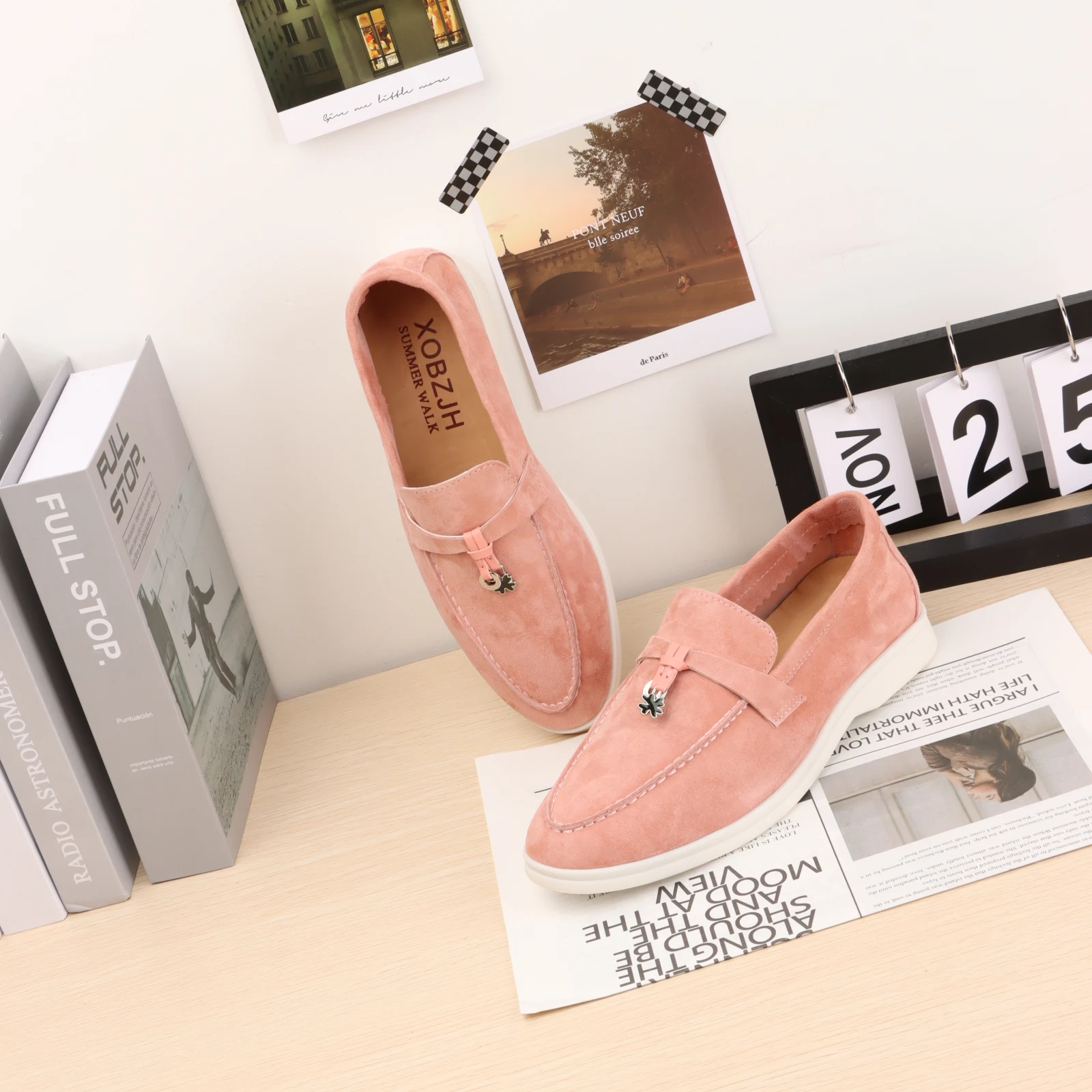 

Дизайнерские кроссовки, лоферы для женщин 2023, роскошные розовые замшевые кожаные туфли на плоской подошве, брендовые высококачественные черные туфли