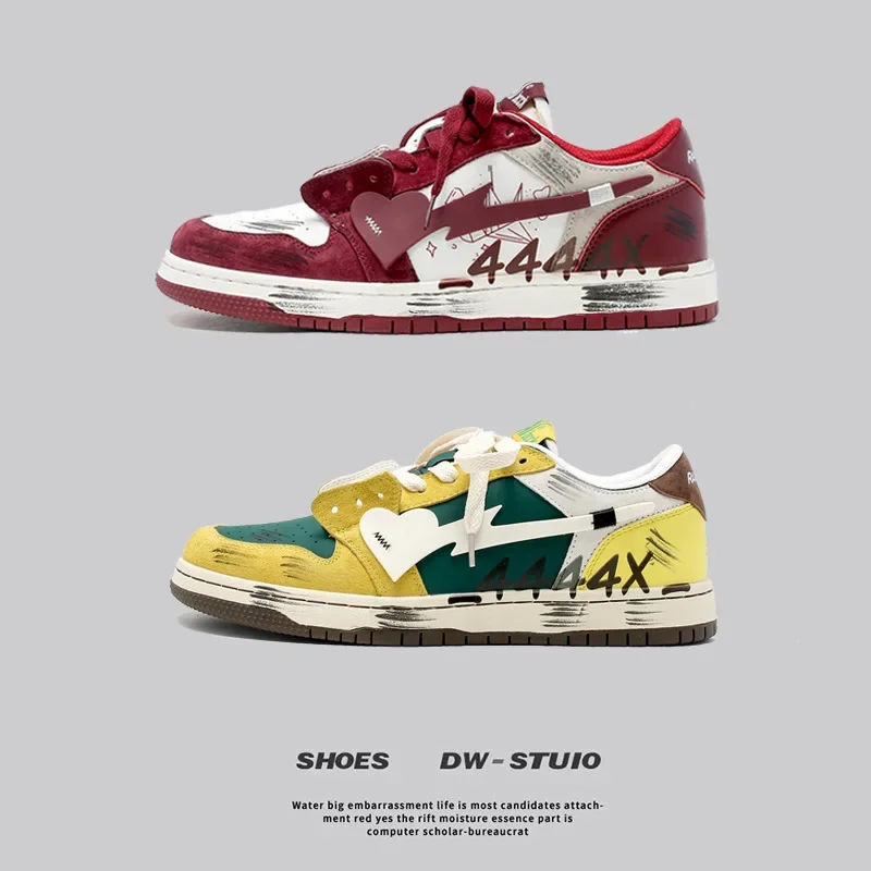 

Пара нишевых дизайнерских женских ботинок Осень Новые бордовые граффити ретро модные парные скейтборды Спортивные Повседневные женские ботинки