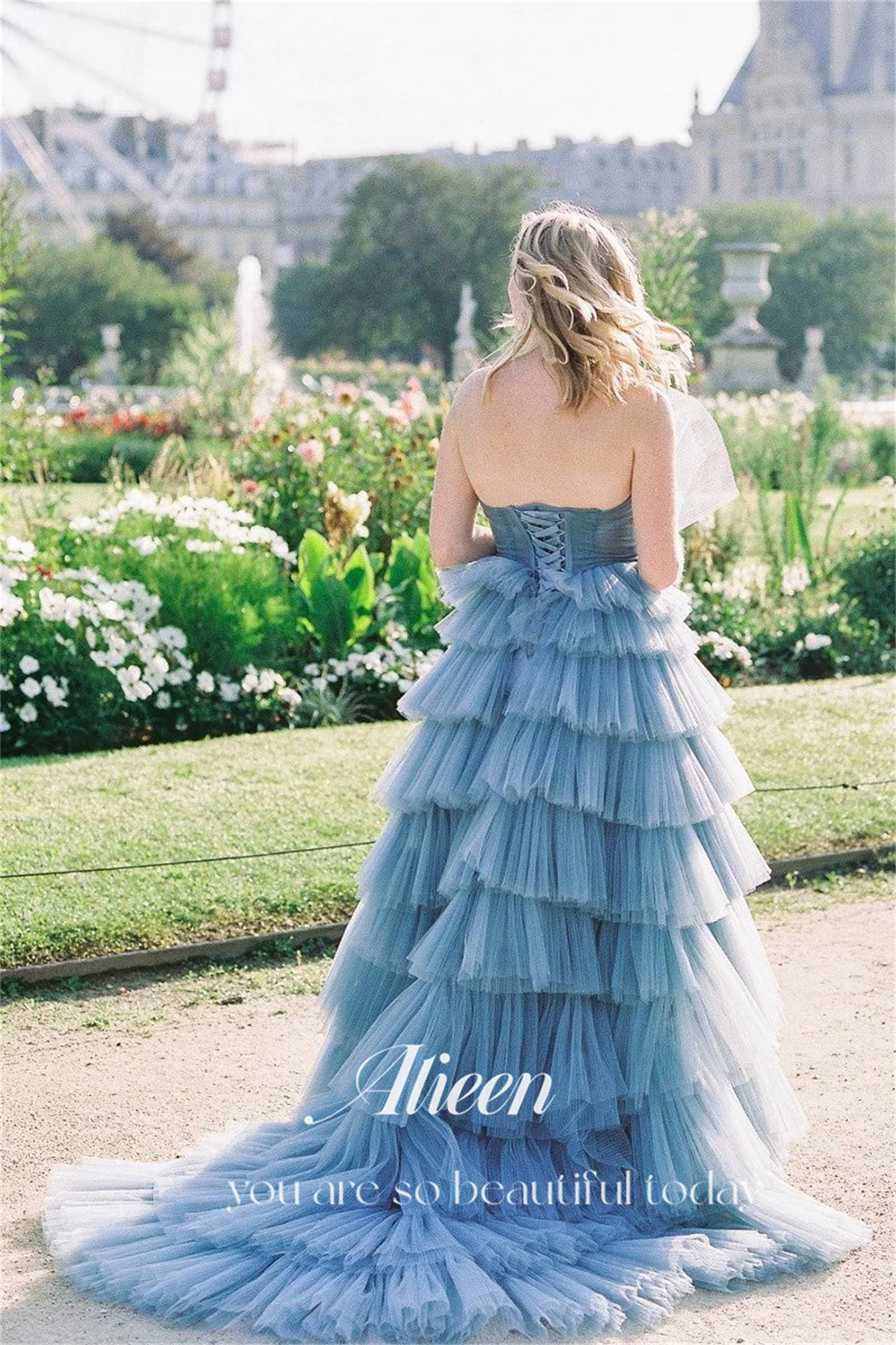 Aileen Многослойные синие платья с открытой спиной для торжественных случаев