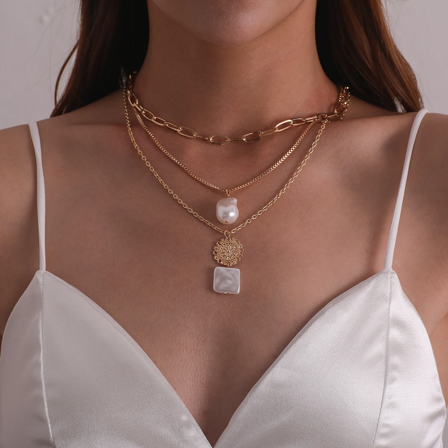 

3PCS Faux Pearl Charm Necklace Jewelry Box Chain Cross Chain Round Piece Pendant Stacking Necklace Ladies Sexy Collarbone Chain