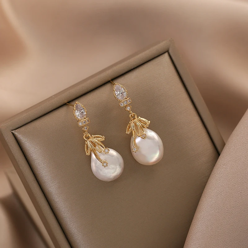 

New Fashion Brand Jewelry Design Vintage Pearl Tender Petals Stud Earrings for Women Cubic Zircon ZC temperament Earrings