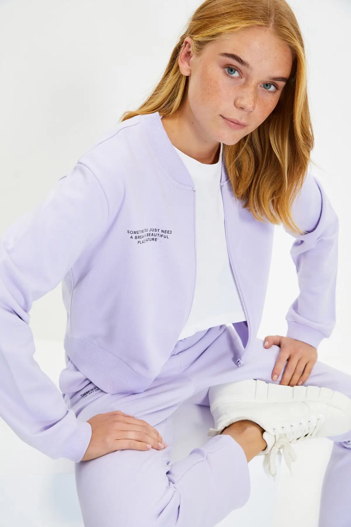 Облегающая трикотажная фуфайка с принтом Trendyol 100% органический хлопок TWOAW22SW0770 |