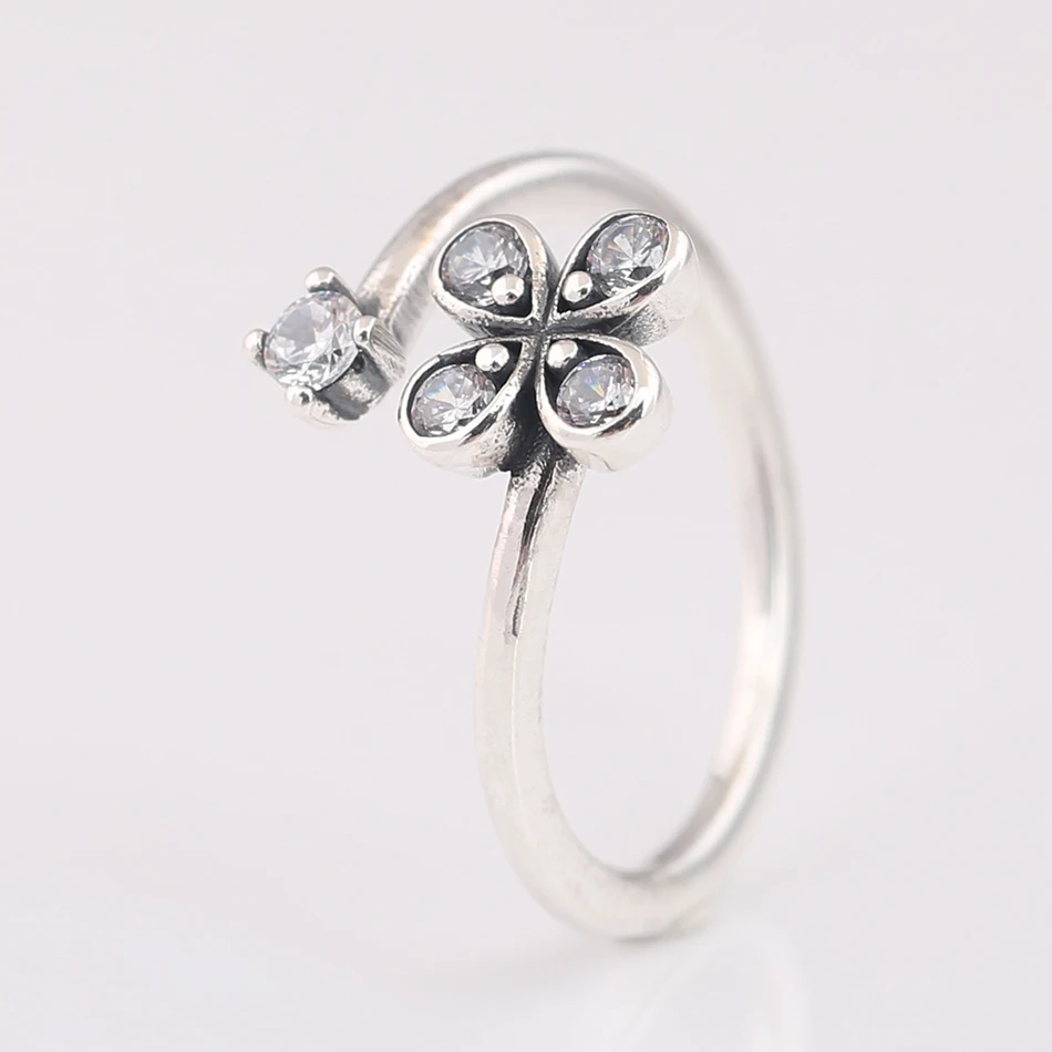 Женское кольцо с лепестками и кристаллами из серебра 925 пробы